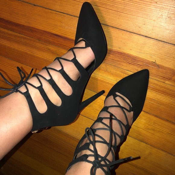 Black closed toe heels - Picture 3 of 6